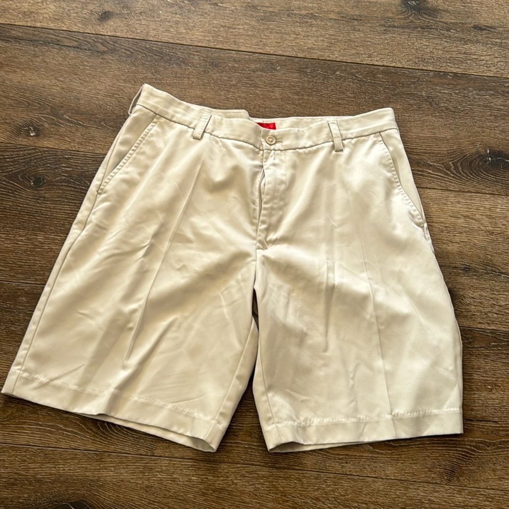 Izod khaki‎ shorts 34
